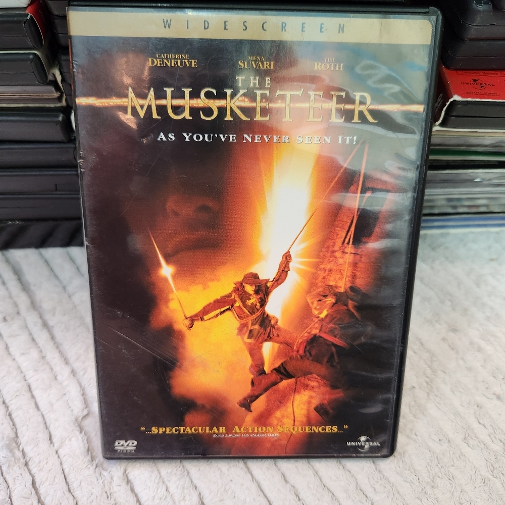 🎬3/15  THE MUSKETEERS DVD